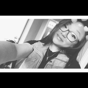 Meet your Posher, Kayla